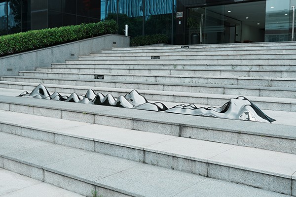 Custom Stainless Steel Mountain Sculpture – Step-Embedded Modern Outdoor Art